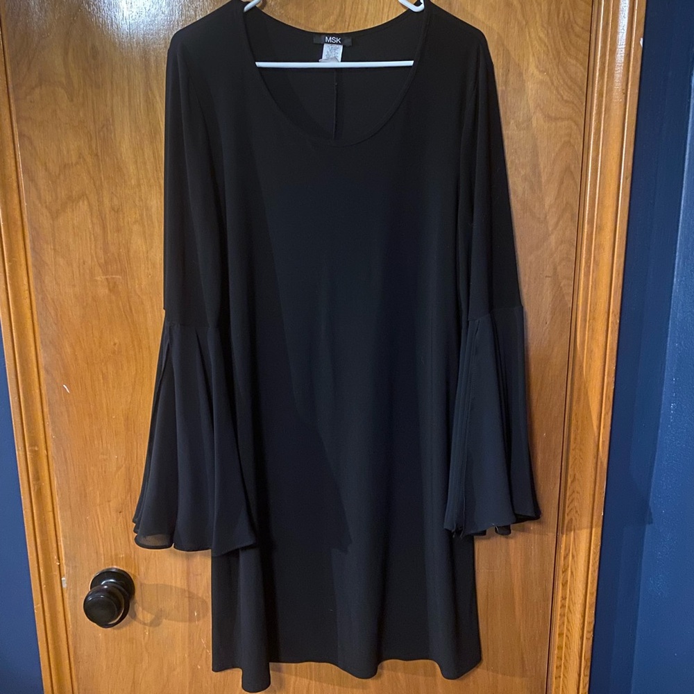 Elegant Black Long Sleeve Dress with Flowy Cuffs
